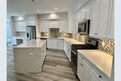 10718 Acama Street #203, Studio City, CA 91602 - Photo 5