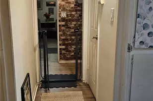 18307 Burbank Blvd, Tarzana, CA 91356 - Photo 7