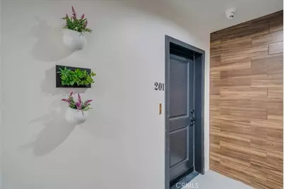 7018 Alabama Avenue #201, Canoga Park, CA 91303 - Photo 5