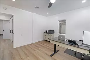 5439 Gentry Ave, Valley Village, CA 91607 - Photo 25