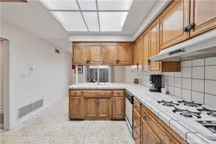 26838 Ave Of The Oaks, Newhall, CA 91321 - Photo 3