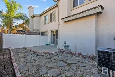 25412 Parkwood Lane, Saugus, CA 91350 - Photo 15