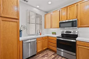 25412 Park Wood Ln, Saugus, CA 91350 - Photo 11