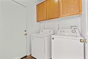 25412 Park Wood Ln, Saugus, CA 91350 - Photo 13