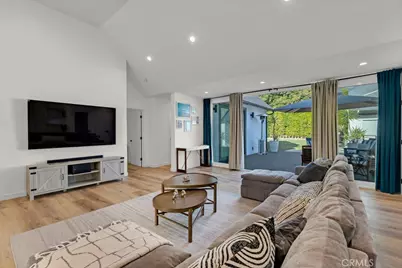 1911 W Kenneth Rd, Glendale, CA 91201 - Photo 15