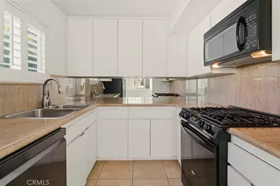22117 Burbank Boulevard #7, Woodland Hills, CA 91367 - Photo 5