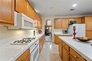 4818 Jade Ct, Lancaster, CA 93536 - Photo 11