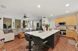 28649 Silverking, Saugus, CA 91390 - Photo 3