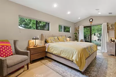 4642 Santa Lucia Drive, Woodland Hills, CA 91364 - Photo 21