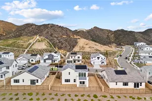 28908 Saddle Cir, Castaic, CA 91384 - Photo 3
