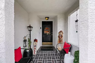 3907 Edgehill Drive, Leimert Park, CA 90008 - Photo 3