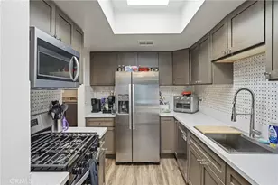 6540 Hayvenhurst Ave, Lake Balboa, CA 91406 - Photo 15