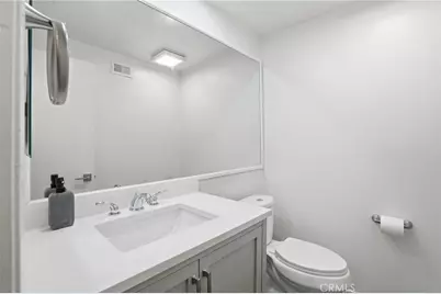 6540 Hayvenhurst Avenue #3, Lake Balboa, CA 91406 - Photo 9