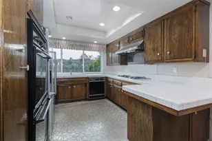 19291 Berclair Ln, Tarzana, CA 91356 - Photo 13