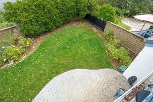 24402 Hampton Dr, Valencia, CA 91355 - Photo 15