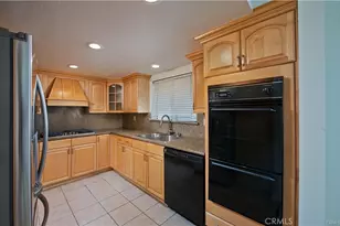 5711 Owensmouth Ave, Woodland Hills, CA 91367 - Photo 11