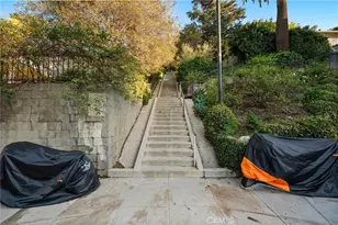 2125 Cove Ave, Los Angeles, CA 90039 - Photo 11