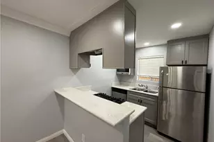 7035 Woodley, Van Nuys, CA 91406 - Photo 3