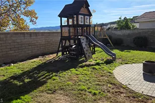 27728 Buckskin, Castaic, CA 91384 - Photo 11