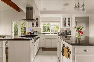 22370 Algunas Rd, Woodland Hills, CA 91364 - Photo 9