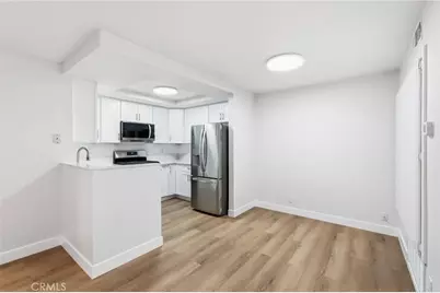 15511 Sherman Way #19, Van Nuys, CA 91406 - Photo 11