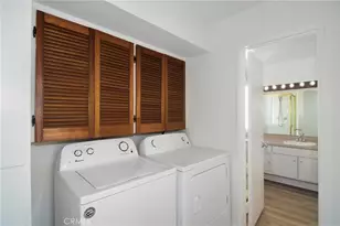 18931 Kittridge St, Reseda, CA 91335 - Photo 9