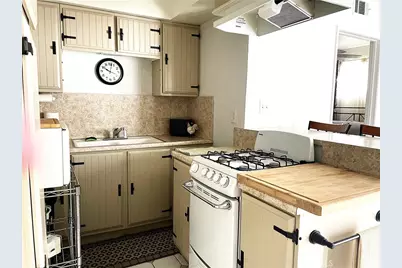 22050 Tulsa, Chatsworth, CA 91311 - Photo 29