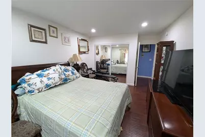 18530 Hatteras St Unit 329, Tarzana, CA 91356 - Photo 11