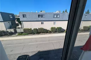 18530 Hatteras St, Tarzana, CA 91356 - Photo 17