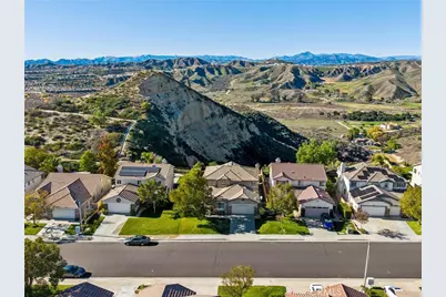 22939 Raintree Lane, Saugus, CA 91390 - Photo 43