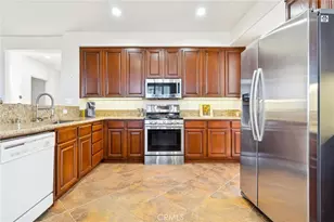 22939 Raintree Ln, Saugus, CA 91390 - Photo 11