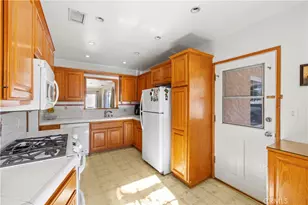 17419 Leadwell, Lake Balboa, CA 91406 - Photo 7