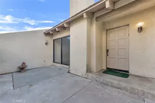 18423 Collins St, Tarzana, CA 91356 - Photo 3