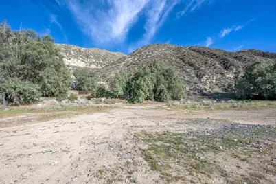 12571 Capra, Agua Dulce, CA 91390 - Photo 11