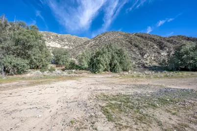 12571 Capra, Agua Dulce, CA 91390 - Photo 11