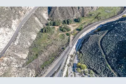 12571 Capra, Agua Dulce, CA 91390 - Photo 29