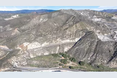 12571 Capra, Agua Dulce, CA 91390 - Photo 23