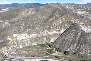 12571 Capra, Agua Dulce, CA 91390 - Photo 23