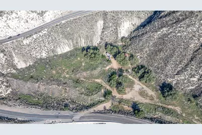 12571 Capra, Agua Dulce, CA 91390 - Photo 25