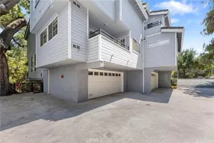 23163 Mulholland Dr, Woodland Hills, CA 91364 - Photo 25