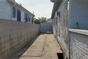 824 W 74th, Los Angeles, CA 90044 - Photo 31