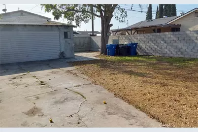 824 W 74th, Los Angeles, CA 90044 - Photo 25