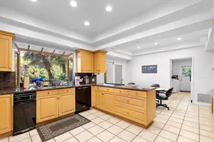19825 Santa Rita St, Woodland Hills, CA 91364 - Photo 27