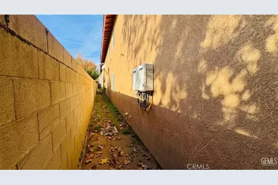 117 N, Bakersfield, CA 93304 - Photo 11