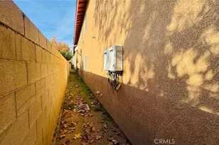 117 N, Bakersfield, CA 93304 - Photo 11