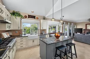 22507 Poplar St, Saugus, CA 91390 - Photo 9