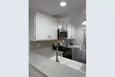 7060 Avenue Shoup #195, Canoga Park, CA 91303 - Photo 7