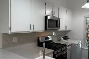 7060 Ave Shoup, Canoga Park, CA 91303 - Photo 7