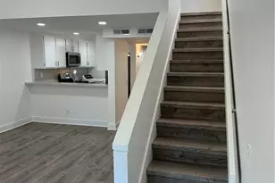 7060 Ave Shoup, Canoga Park, CA 91303 - Photo 15