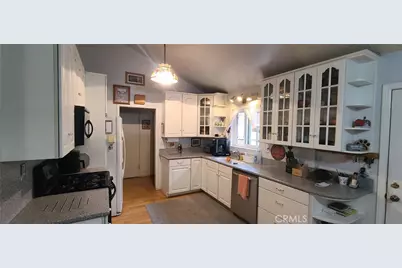 22104 Alamogordo, Saugus, CA 91350 - Photo 5